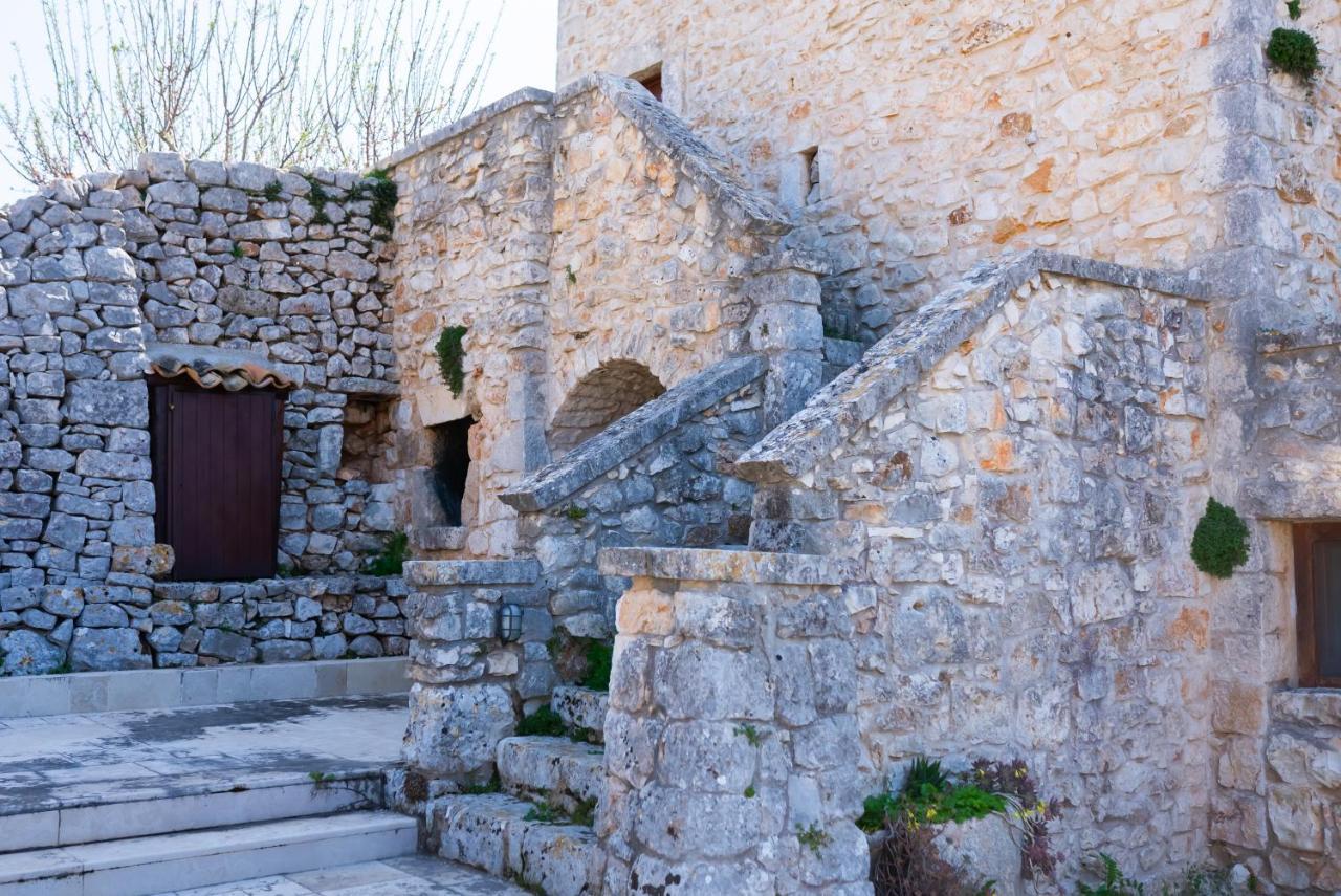 Masseria Montepaolo Dimora Di Charme กอนแวร์ซาโน ภายนอก รูปภาพ