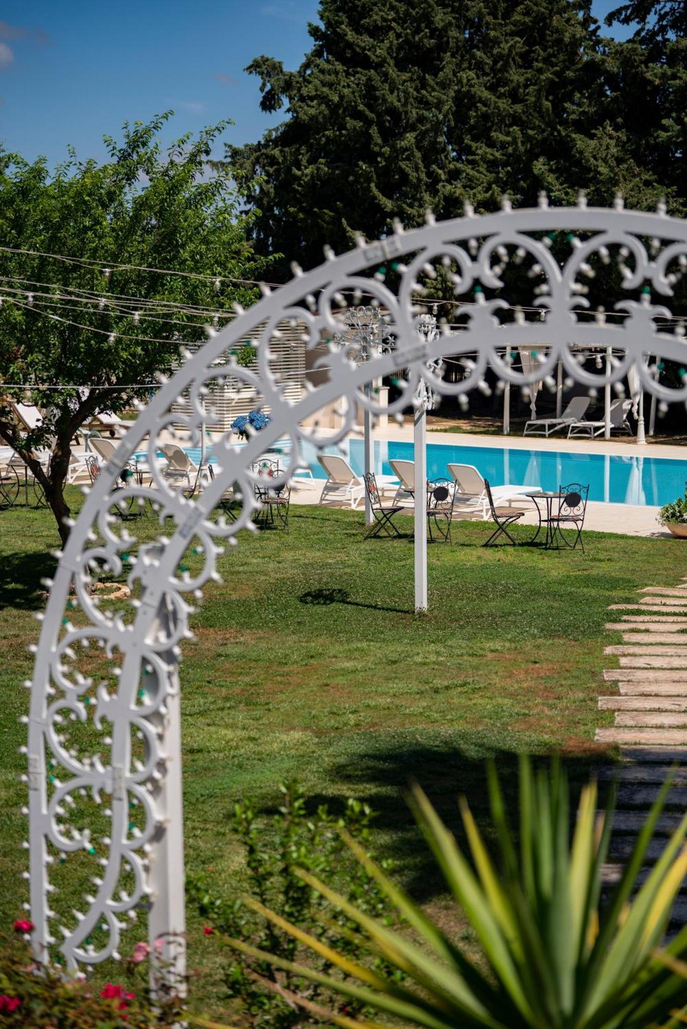 Masseria Montepaolo Dimora Di Charme กอนแวร์ซาโน ภายนอก รูปภาพ