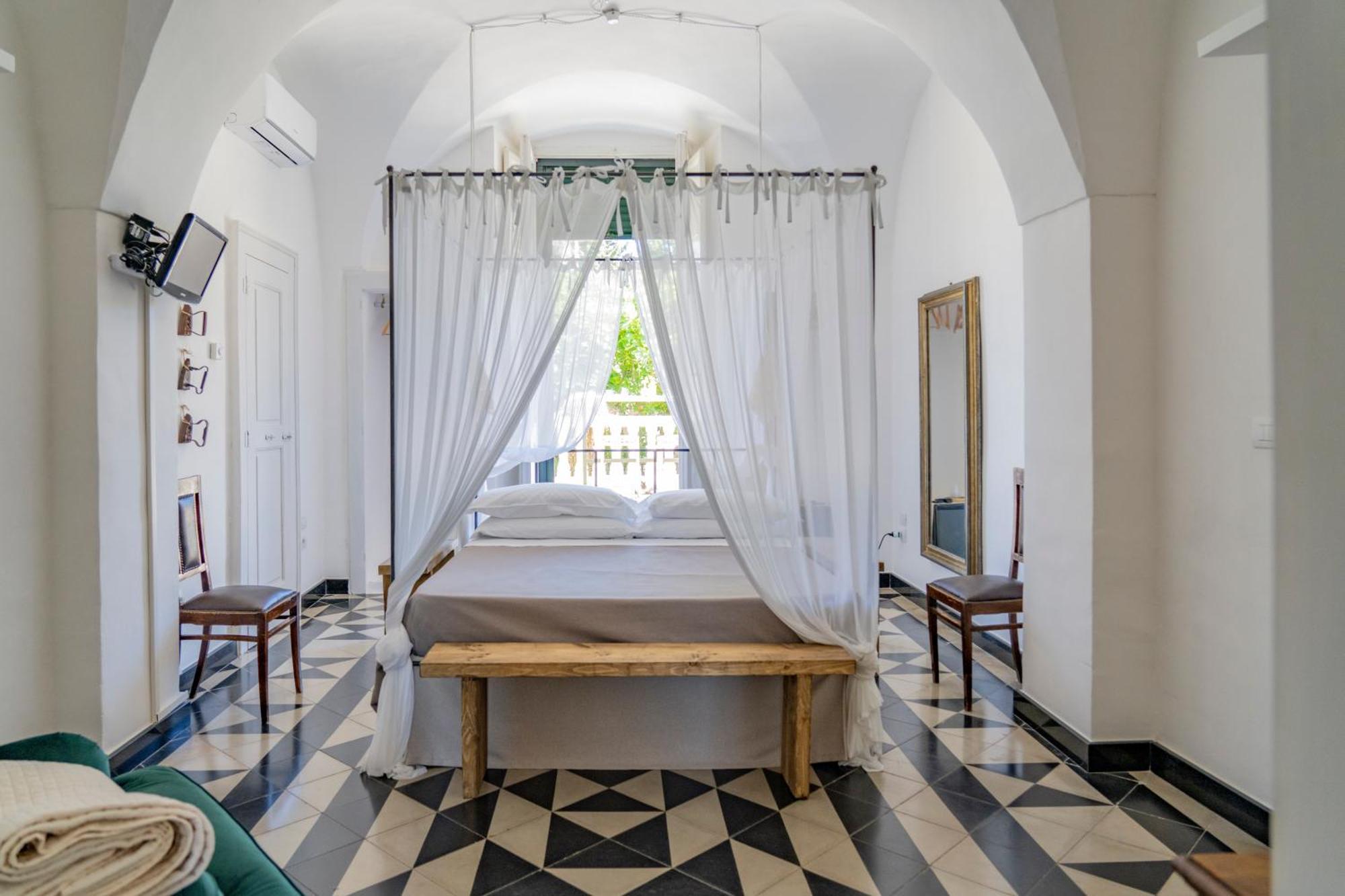 Masseria Montepaolo Dimora Di Charme กอนแวร์ซาโน ภายนอก รูปภาพ