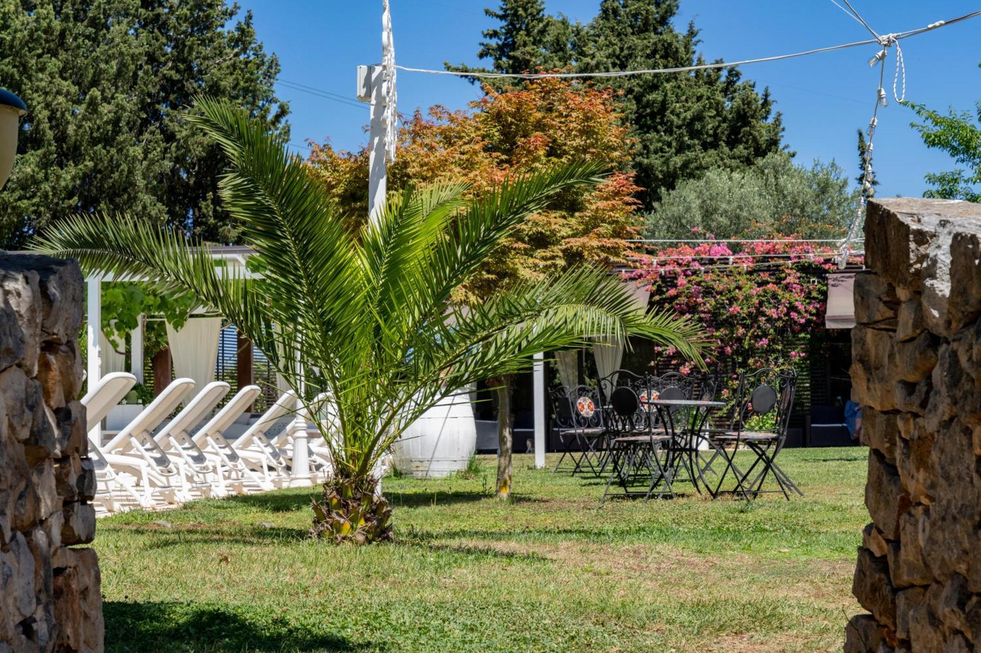 Masseria Montepaolo Dimora Di Charme กอนแวร์ซาโน ภายนอก รูปภาพ